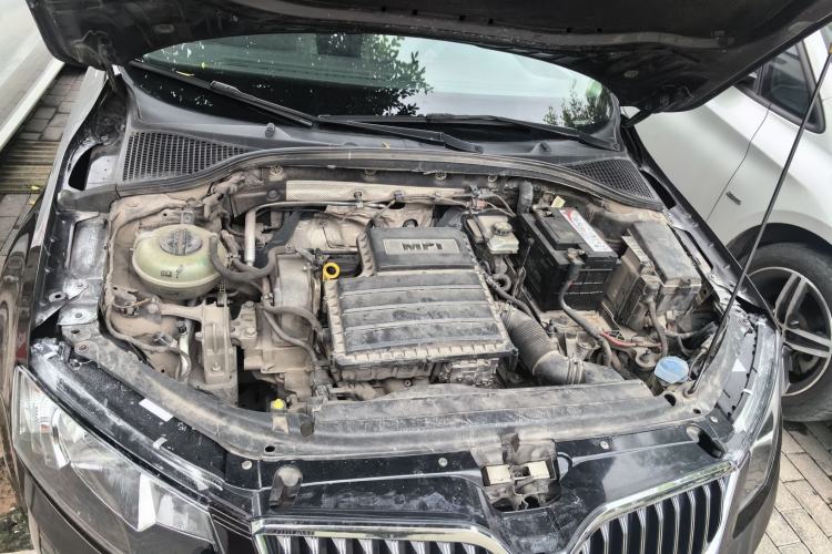 Used Skoda Octavia 2015 1.6L Automatic Yijun Edition Engine Bay