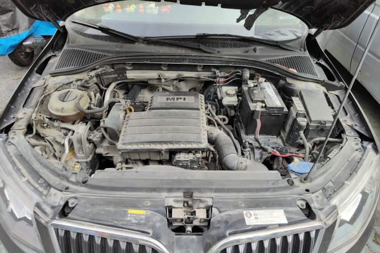 Used Skoda Octavia 2015 1.6L Automatic Yijun Edition Engine Bay