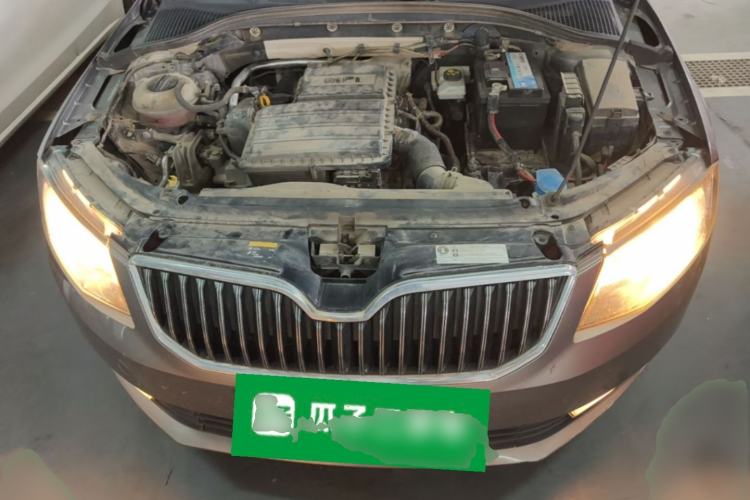 Used Skoda Octavia 2015 1.6L Manual Yijie Edition Engine Bay