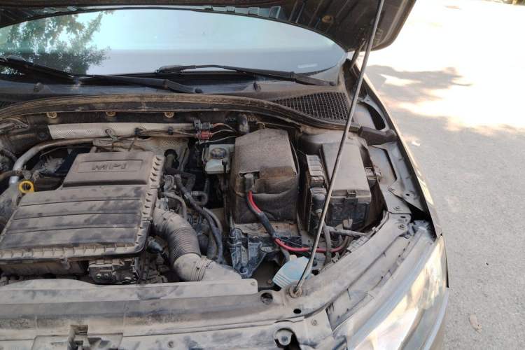 Used Skoda Octavia 2015 1.6L Automatic Yijie Edition Engine Bay Left