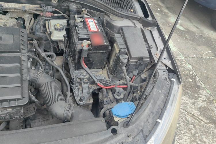 Used Skoda Octavia 2015 1.6L Automatic Yijie Edition Engine Bay Left