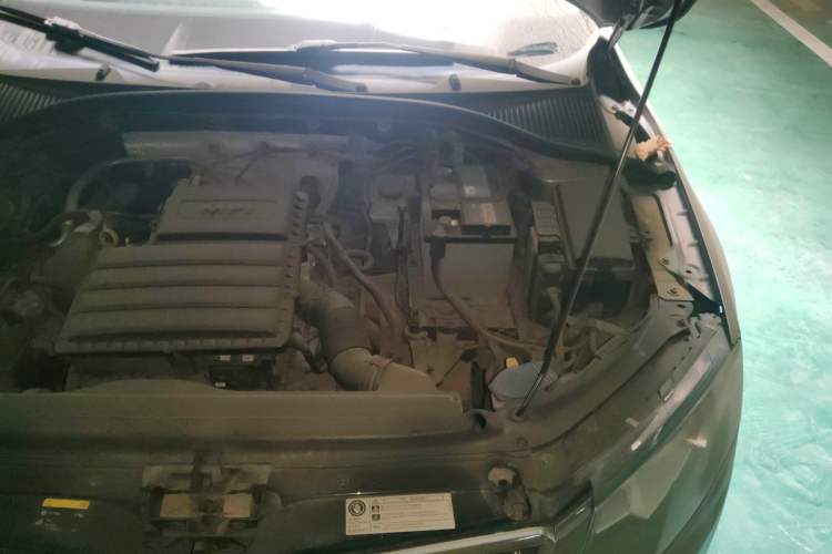 Used Skoda Octavia 2015 1.6L Automatic Yijie Edition Engine Bay Left