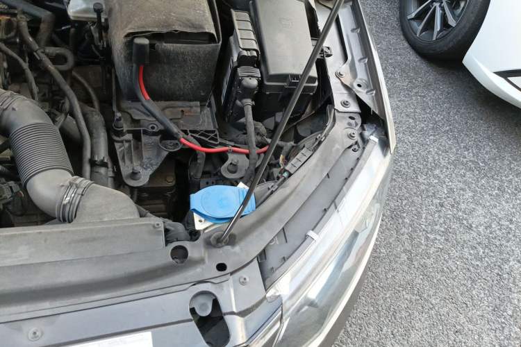 Used Skoda Octavia 2015 1.6L Automatic Yijie Edition Engine Bay Left