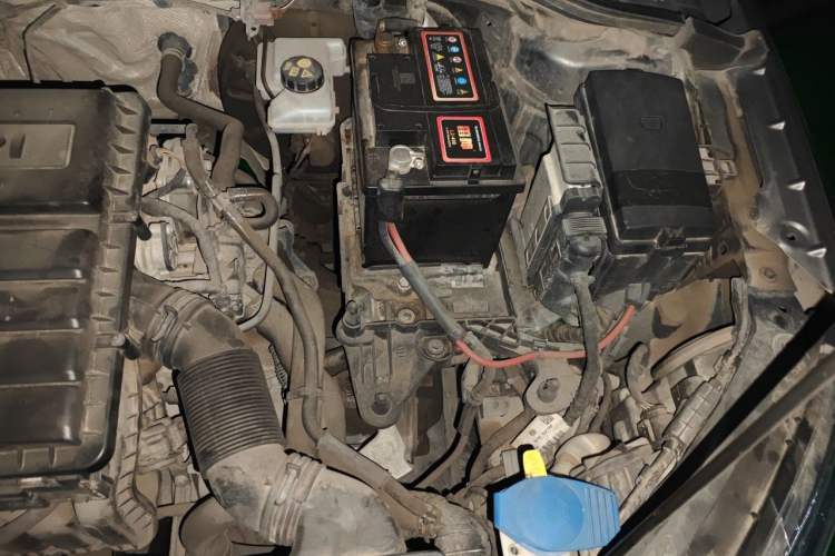 Used Skoda Octavia 2015 1.6L Manual Yijie Edition Engine Bay Left