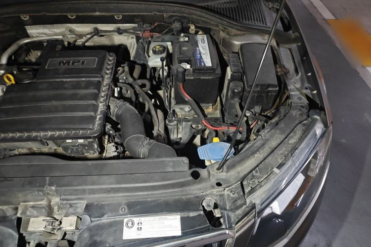 Used Skoda Octavia 2015 1.6L Automatic Yijun Edition Engine Bay Left