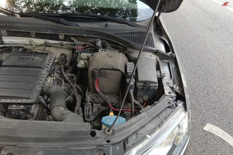 Used Skoda Octavia 2015 1.6L Automatic Yijie Edition Engine Bay Left