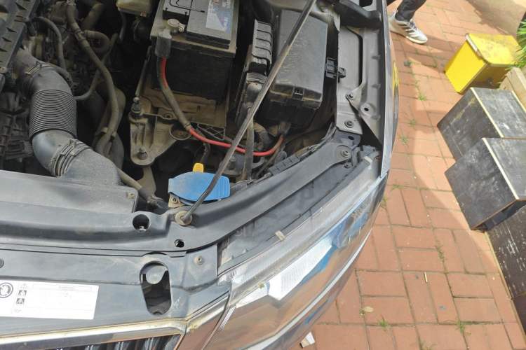 Used Skoda Octavia 2015 1.6L Manual Yijie Edition Engine Bay Left