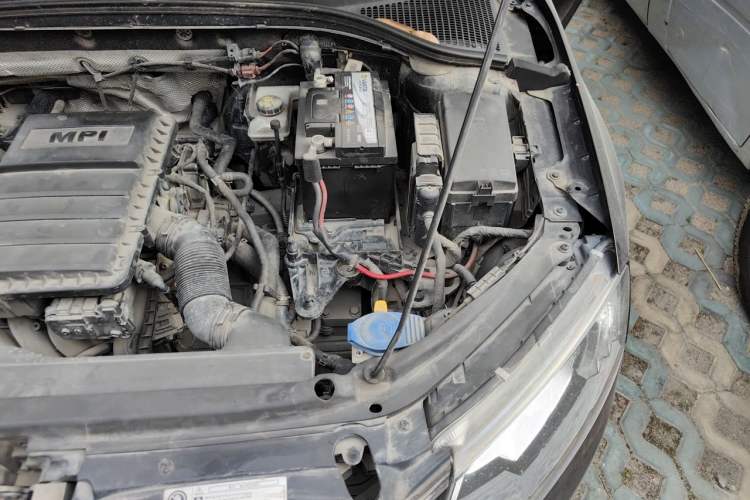 Used Skoda Octavia 2015 1.6L Automatic Yijun Edition Engine Bay Left