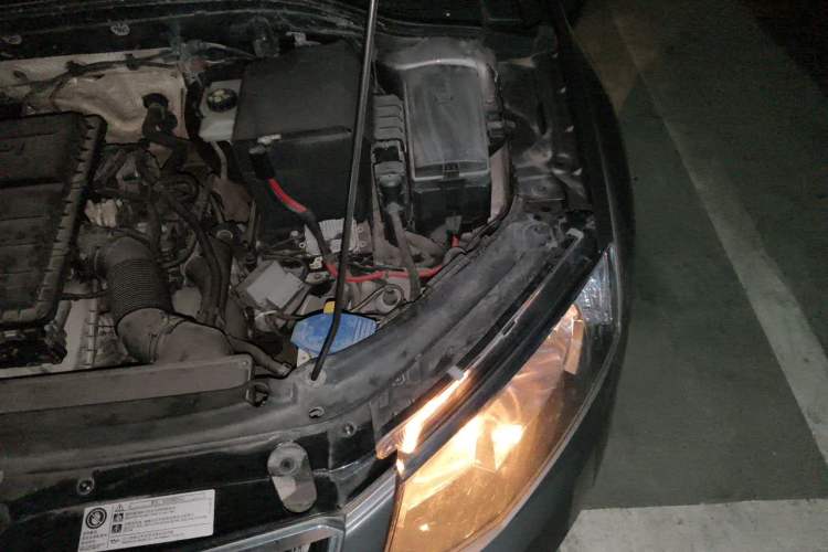 Used Skoda Octavia 2015 1.6L Manual Yijun Edition Engine Bay Left