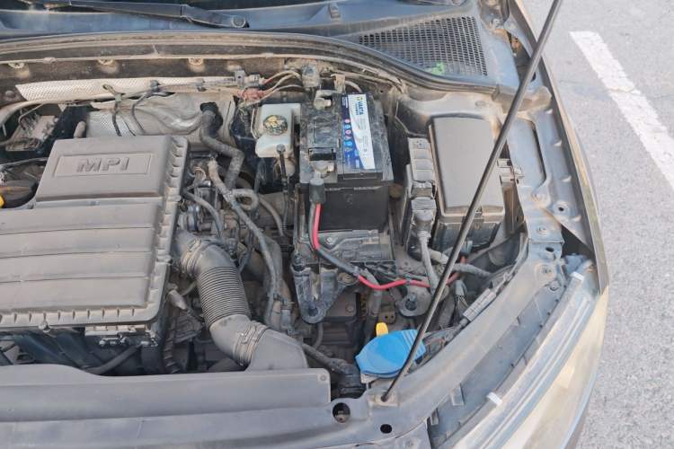 Used Skoda Octavia 2015 1.6L Automatic Yijie Edition Engine Bay Left