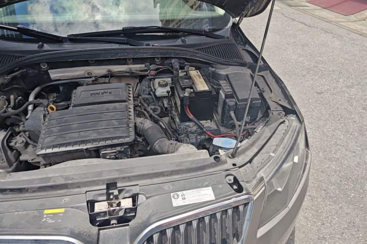 Used Skoda Octavia 2015 1.6L Automatic Yijun Edition Engine Bay Left
