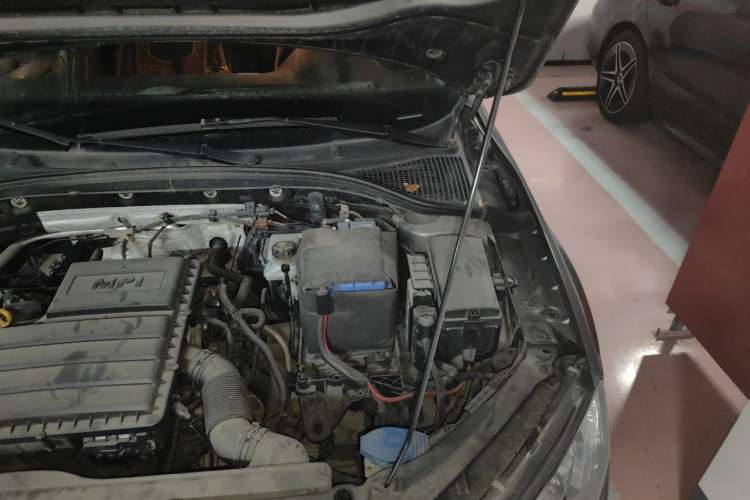 Used Skoda Octavia 2015 1.6L Automatic Yijie Edition Engine Bay Left