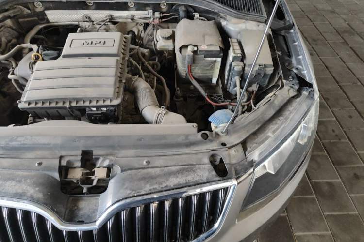 Used Skoda Octavia 2015 1.6L Manual Yijun Edition Engine Bay Left