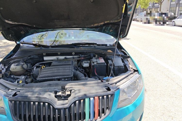 Used Skoda Octavia 2015 1.6L Manual Yijun Edition Engine Bay Left