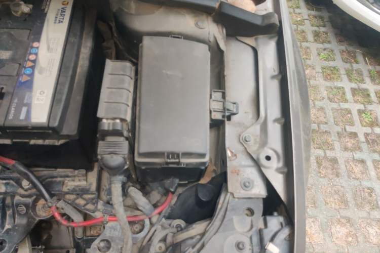 Used Skoda Octavia 2015 1.6L Manual Yijie Edition Engine Bay Left