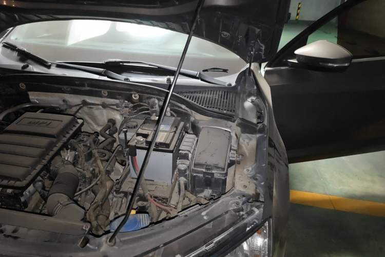 Used Skoda Octavia 2015 1.6L Automatic Yijie Edition Engine Bay Left