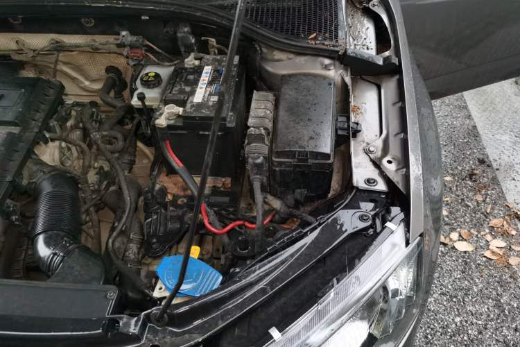 Used Skoda Octavia 2015 1.6L Automatic Yijie Edition Engine Bay Left
