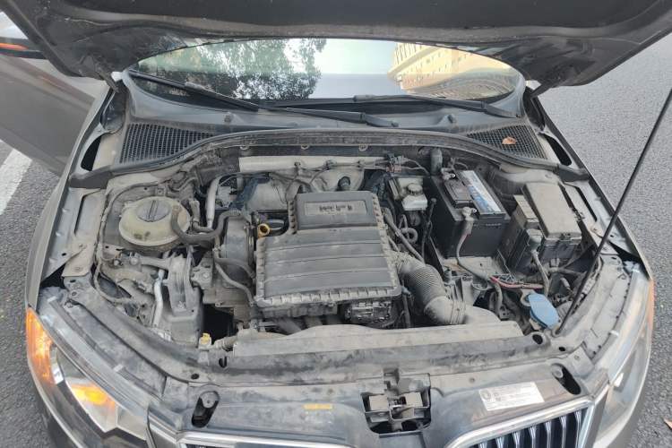 Used Skoda Octavia 2015 1.6L Automatic Yijie Edition Engine Bay