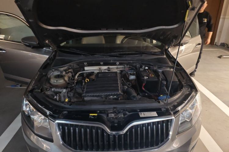 Used Skoda Octavia 2015 1.6L Manual Eado Edition Engine Bay
