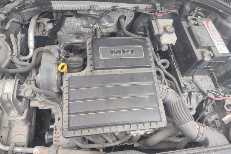 Used Skoda Octavia 2015 1.6L Manual Yijie Edition Engine Bay