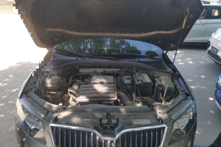 Used Skoda Octavia 2015 1.6L Automatic Yijun Edition Engine Bay