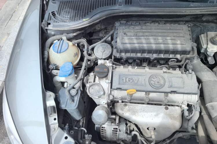 Used Skoda Octavia 2015 Classic Model 1.6L Manual Yijie Edition Engine Bay Right