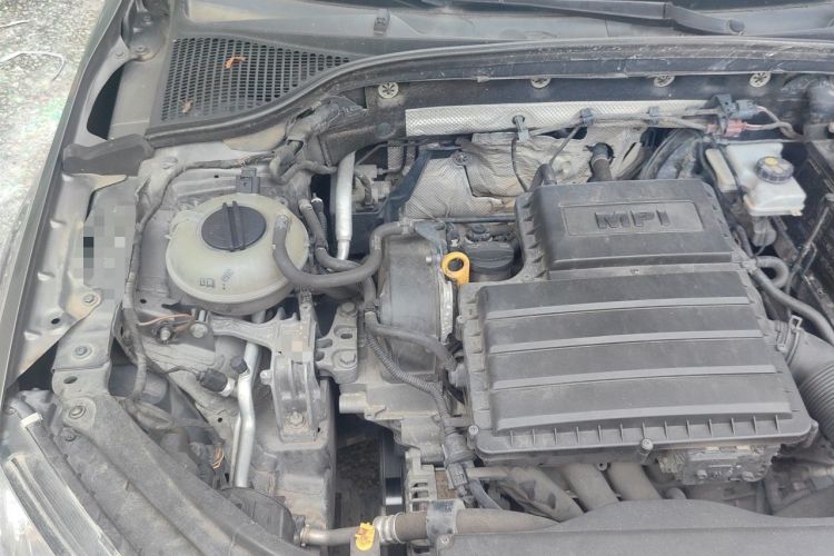 Used Skoda Octavia 2015 1.6L Automatic Yijie Edition Engine Bay Right