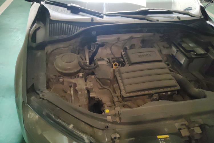 Used Skoda Octavia 2015 1.6L Automatic Yijie Edition Engine Bay Right