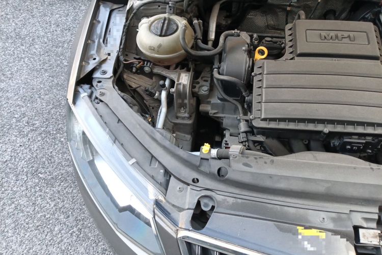 Used Skoda Octavia 2015 1.6L Automatic Yijie Edition Engine Bay Right