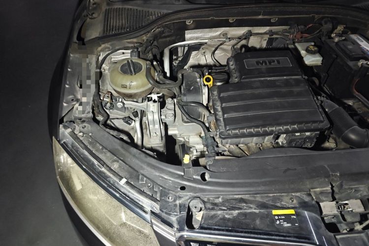 Used Skoda Octavia 2015 1.6L Automatic Yijun Edition Engine Bay Right