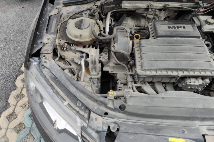 Used Skoda Octavia 2015 1.6L Automatic Yijun Edition Engine Bay Right