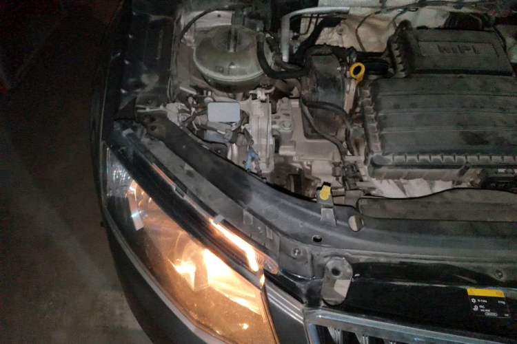 Used Skoda Octavia 2015 1.6L Manual Yijun Edition Engine Bay Right