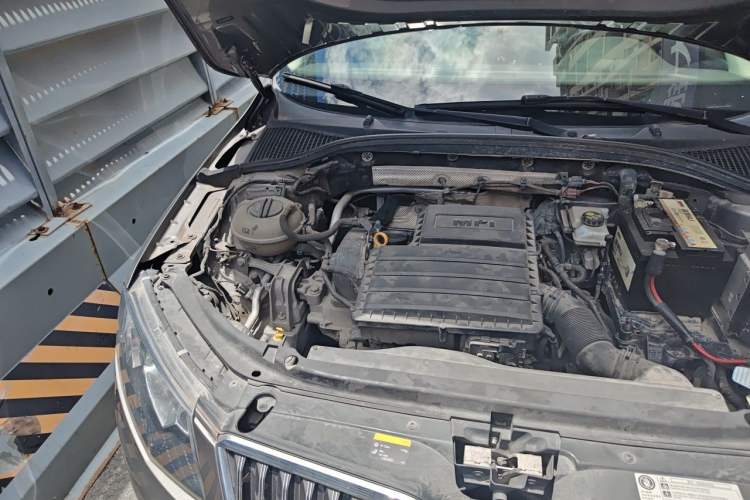 Used Skoda Octavia 2015 1.6L Automatic Yijun Edition Engine Bay Right