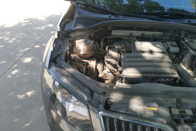 Used Skoda Octavia 2015 1.6L Automatic Yijun Edition Engine Bay Right