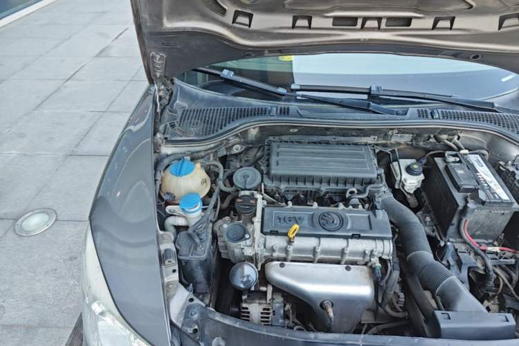 Used Skoda Octavia 2015 Classic Model 1.6L Manual Yijie Edition Engine Bay Right