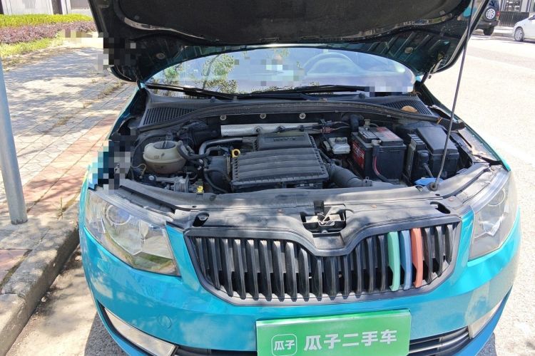 Used Skoda Octavia 2015 1.6L Manual Yijun Edition Engine Bay Right