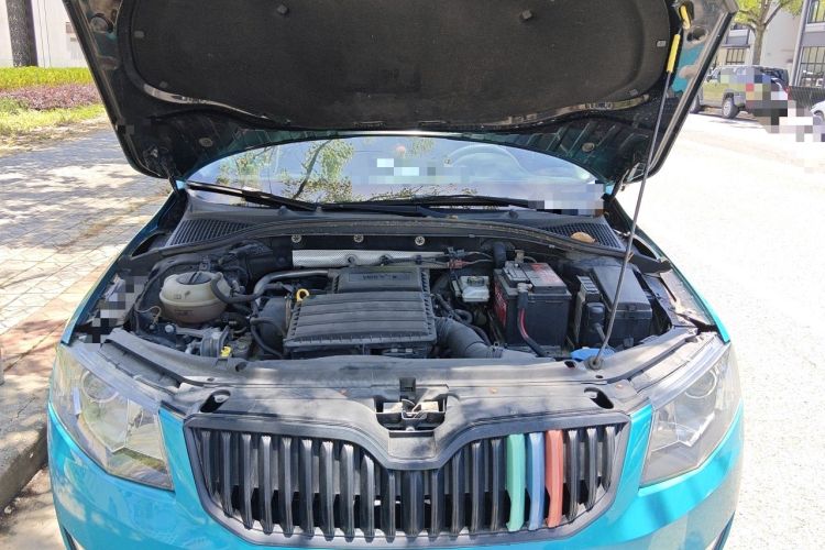 Used Skoda Octavia 2015 1.6L Manual Yijun Edition Engine Bay