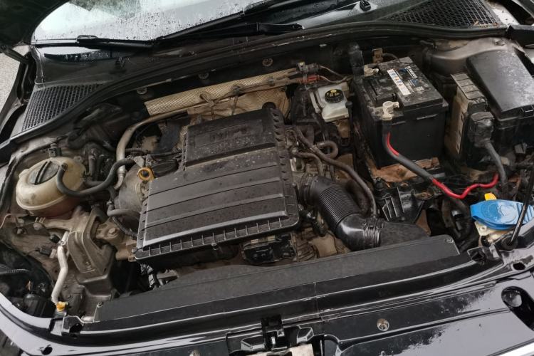 Used Skoda Octavia 2015 1.6L Automatic Yijie Edition Engine Bay