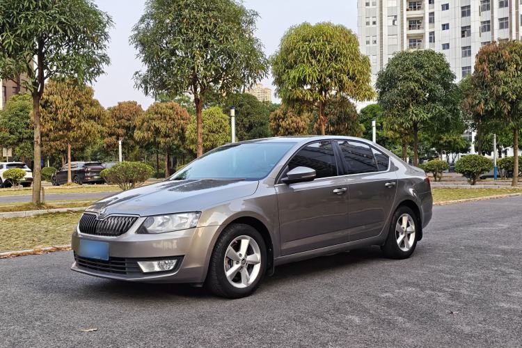 Used Skoda Octavia 2015 1.6L Automatic Yijie Edition Exterior 1