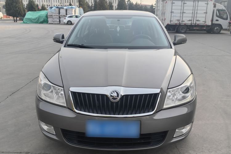Used Skoda Octavia 2015 Classic Model 1.6L Automatic Elegance Edition Exterior 1