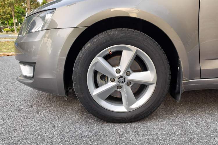 Used Skoda Octavia 2015 1.6L Automatic Yijie Edition Exterior 10