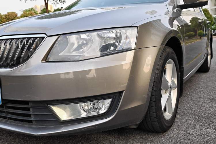 Used Skoda Octavia 2015 1.6L Automatic Yijie Edition Exterior 11