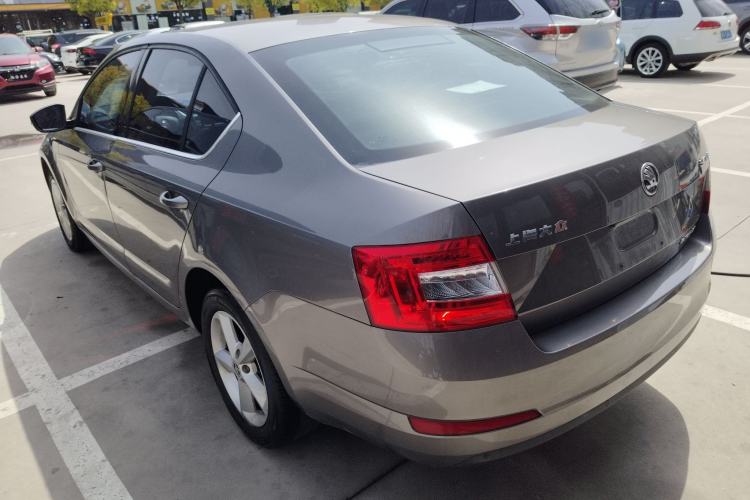 Used Skoda Octavia 2015 1.6L Automatic Yijie Edition Exterior 2
