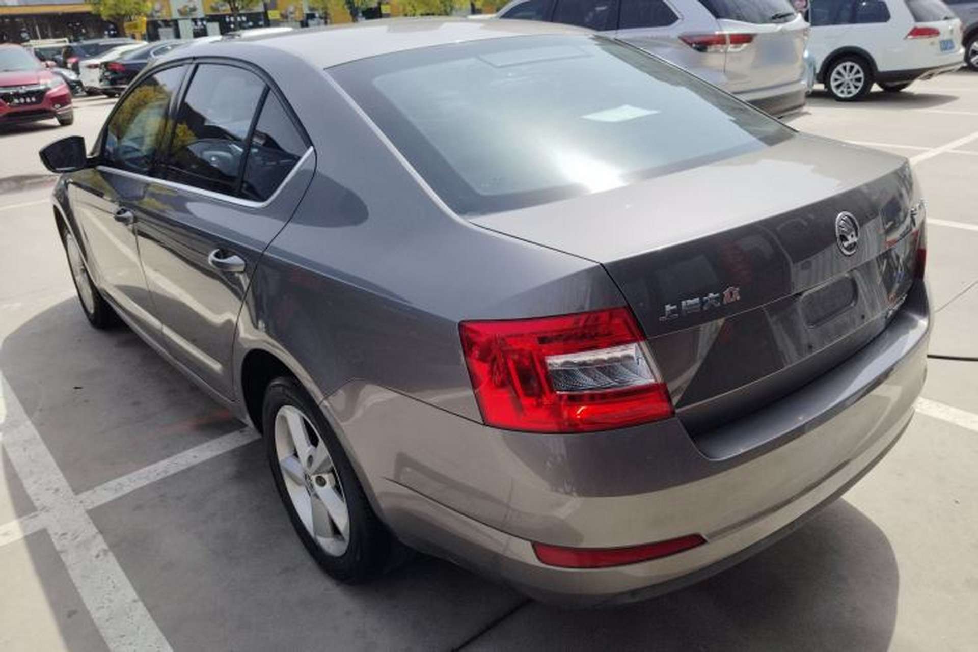 Used Skoda Octavia 2015 1.6L Automatic Yijie Edition Exterior 2