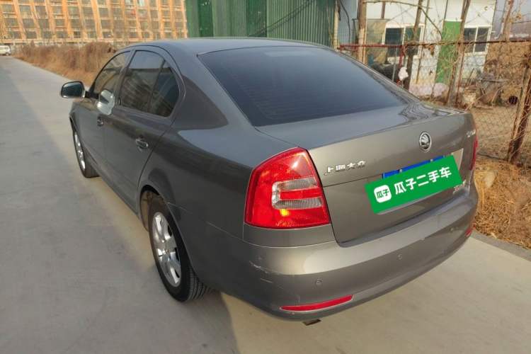 Used Skoda Octavia 2015 Classic Model 1.6L Manual Eado Version Exterior 2