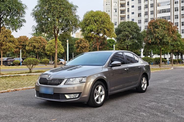 Used Skoda Octavia 2015 1.6L Automatic Yijie Edition Exterior 2