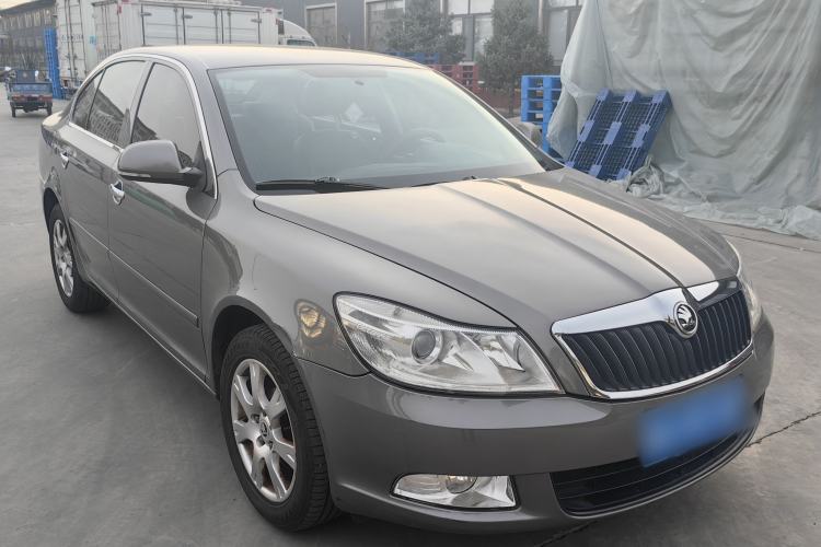 Used Skoda Octavia 2015 Classic Model 1.6L Automatic Elegance Edition Exterior 2
