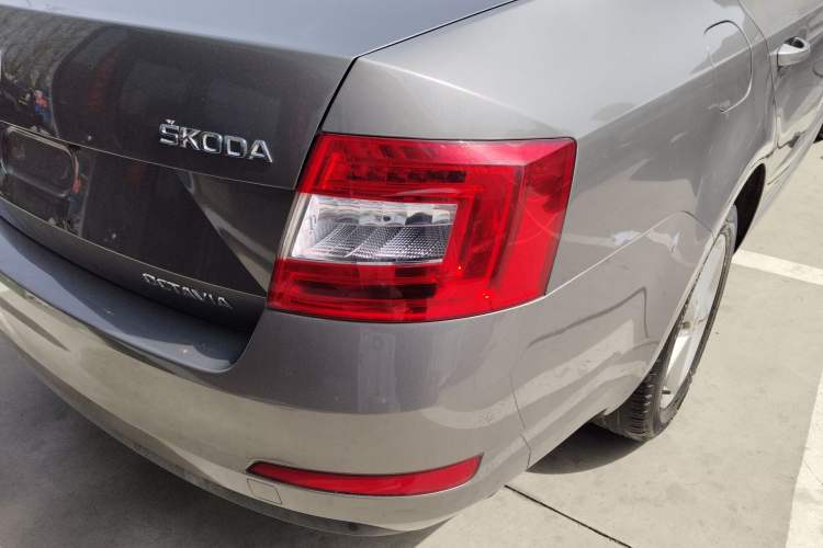 Used Skoda Octavia 2015 1.6L Automatic Yijie Edition Exterior 3
