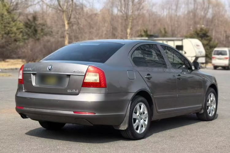 Used Skoda Octavia 2015 Classic Model 1.6L Manual Yijie Edition Exterior 3