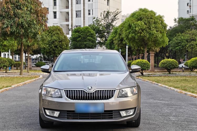 Used Skoda Octavia 2015 1.6L Automatic Yijie Edition Exterior 3